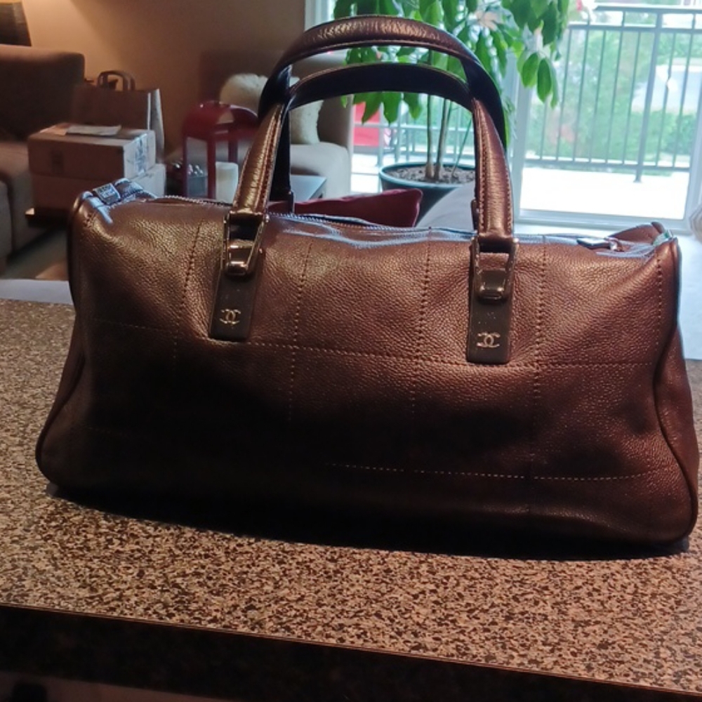 Gorgeous Chanel leather purse